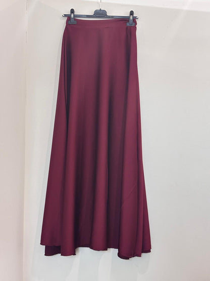 Jupe longue en satin fluide coupe évasée et taille haute