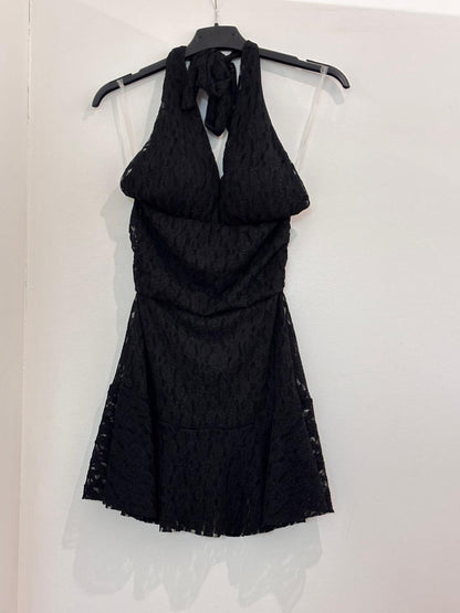 Robe Courte en Dentelle à Col Halter