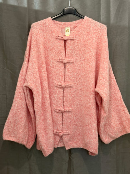 Pull style asiatique vintage et boutons traditionnels