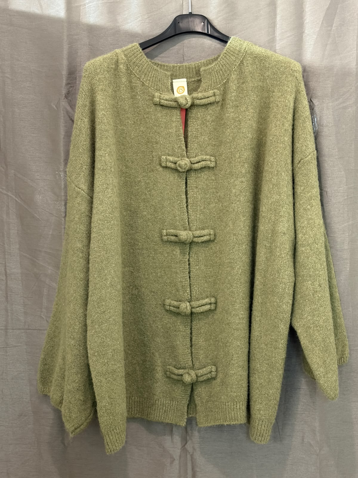 Pull style asiatique vintage et boutons traditionnels