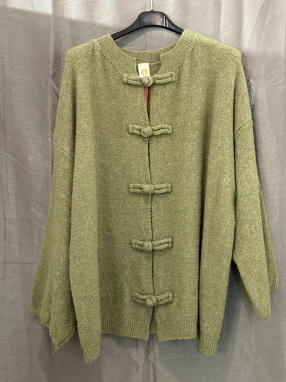 Pull style asiatique vintage et boutons traditionnels