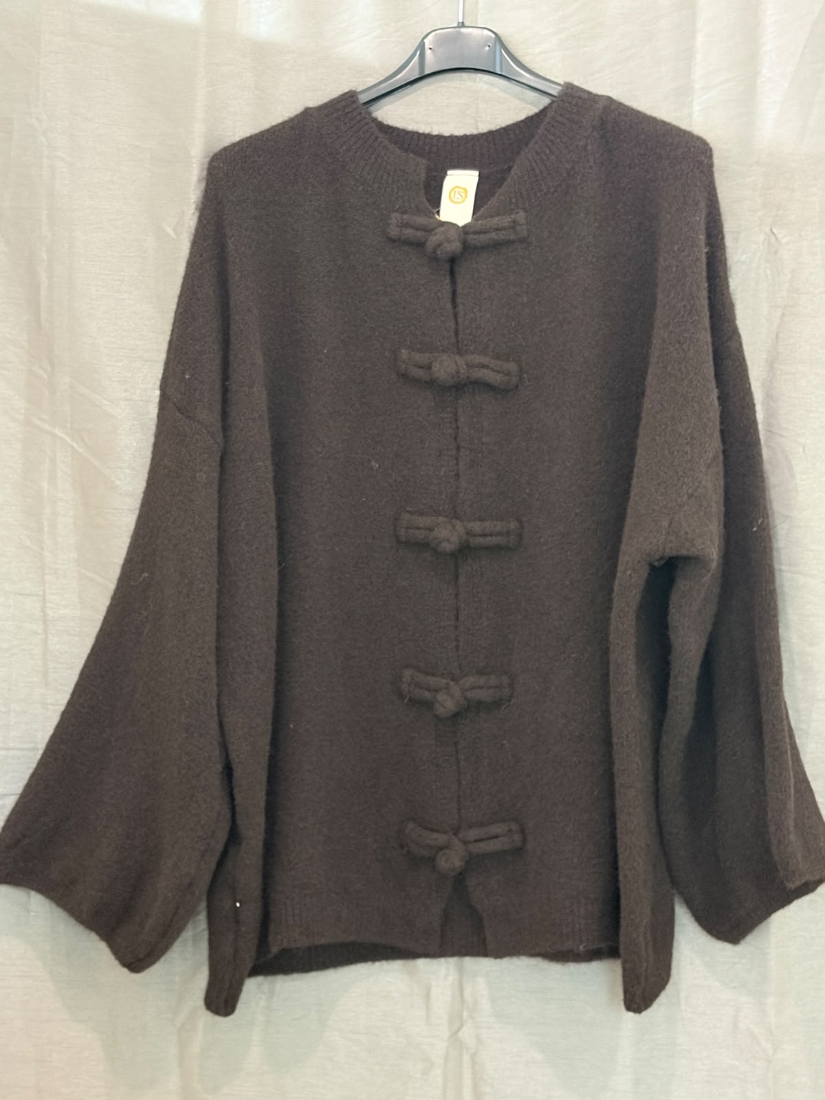 Pull style asiatique vintage et boutons traditionnels