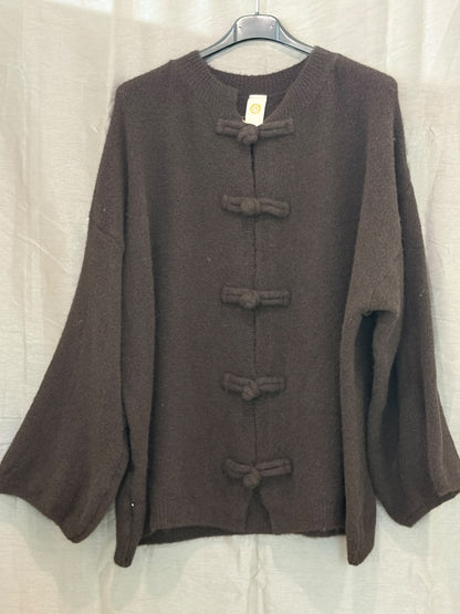 Pull style asiatique vintage et boutons traditionnels