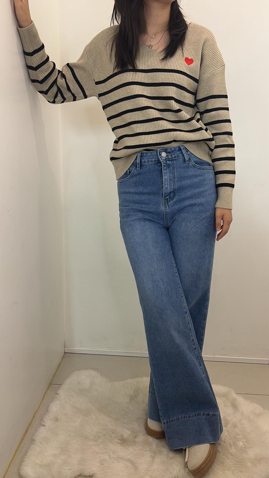 Pull marinière à rayures et cœur rouge brodé
