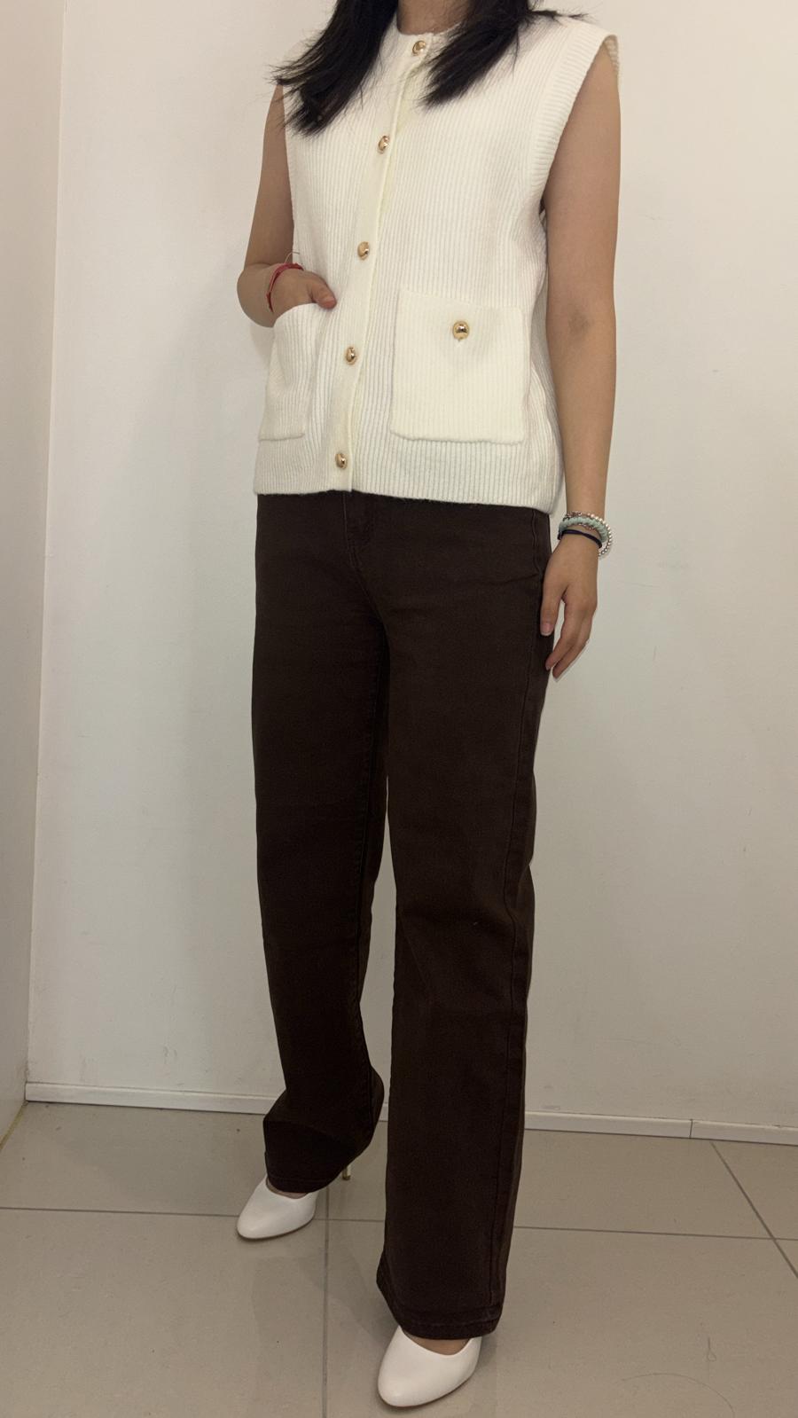 Gilet sans manches en maille à boutons dorés