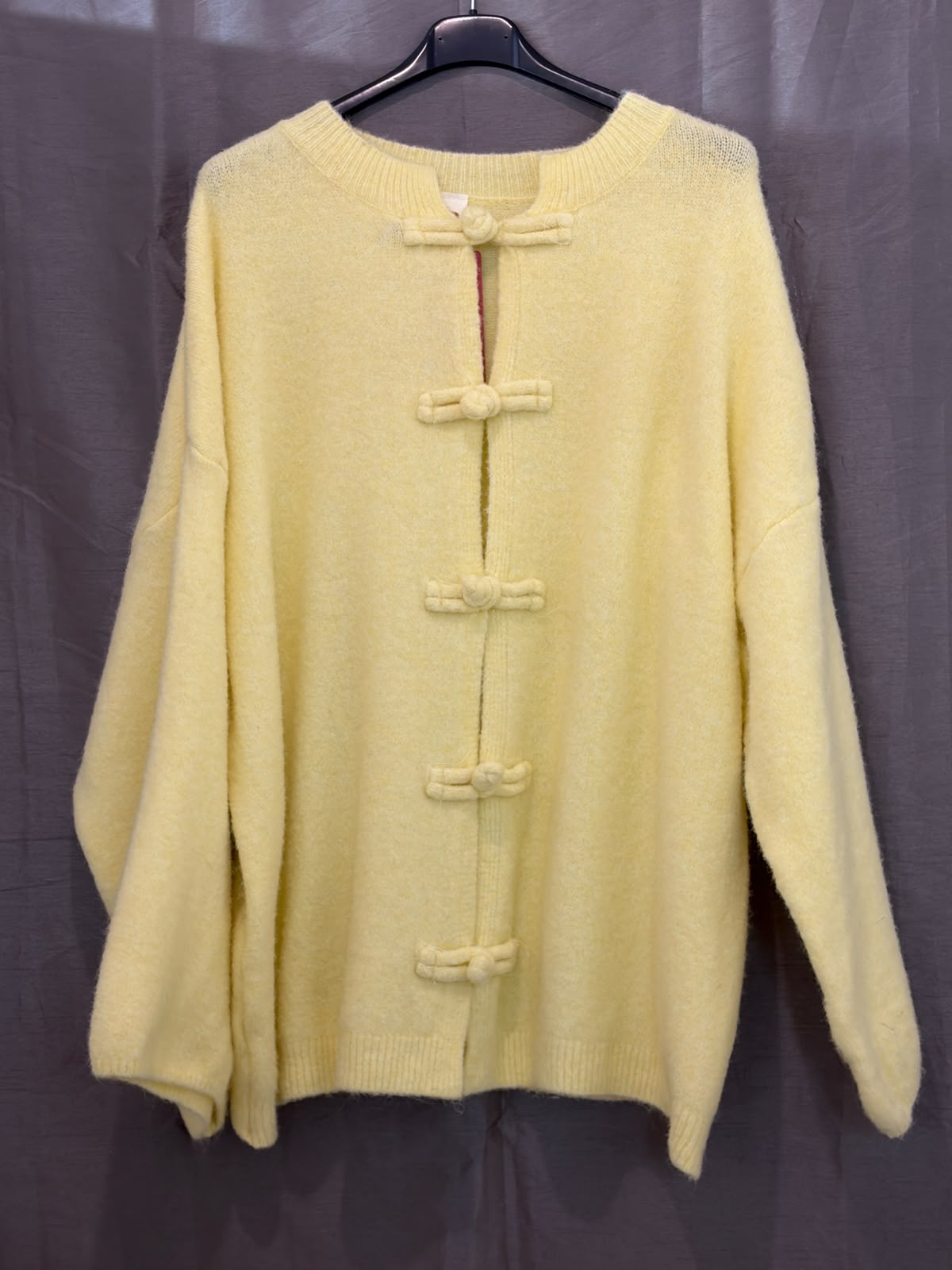 Pull style asiatique vintage et boutons traditionnels
