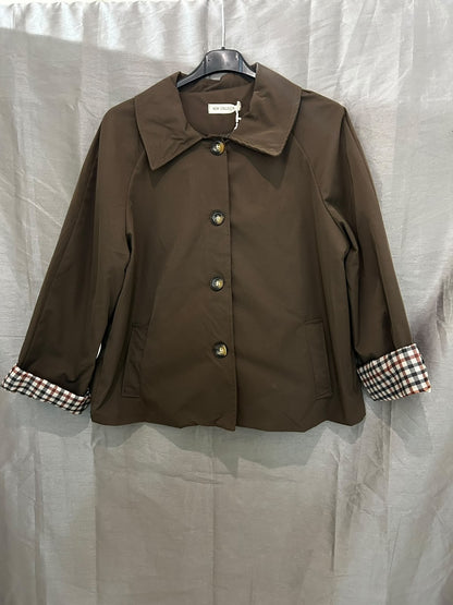 Veste avec col élégant et manches à carreaux