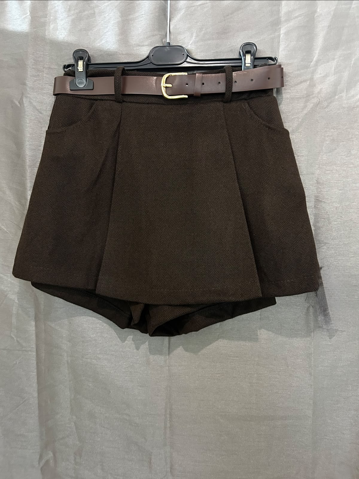 Jupe-short en tweed à chevrons vintage avec ceinture