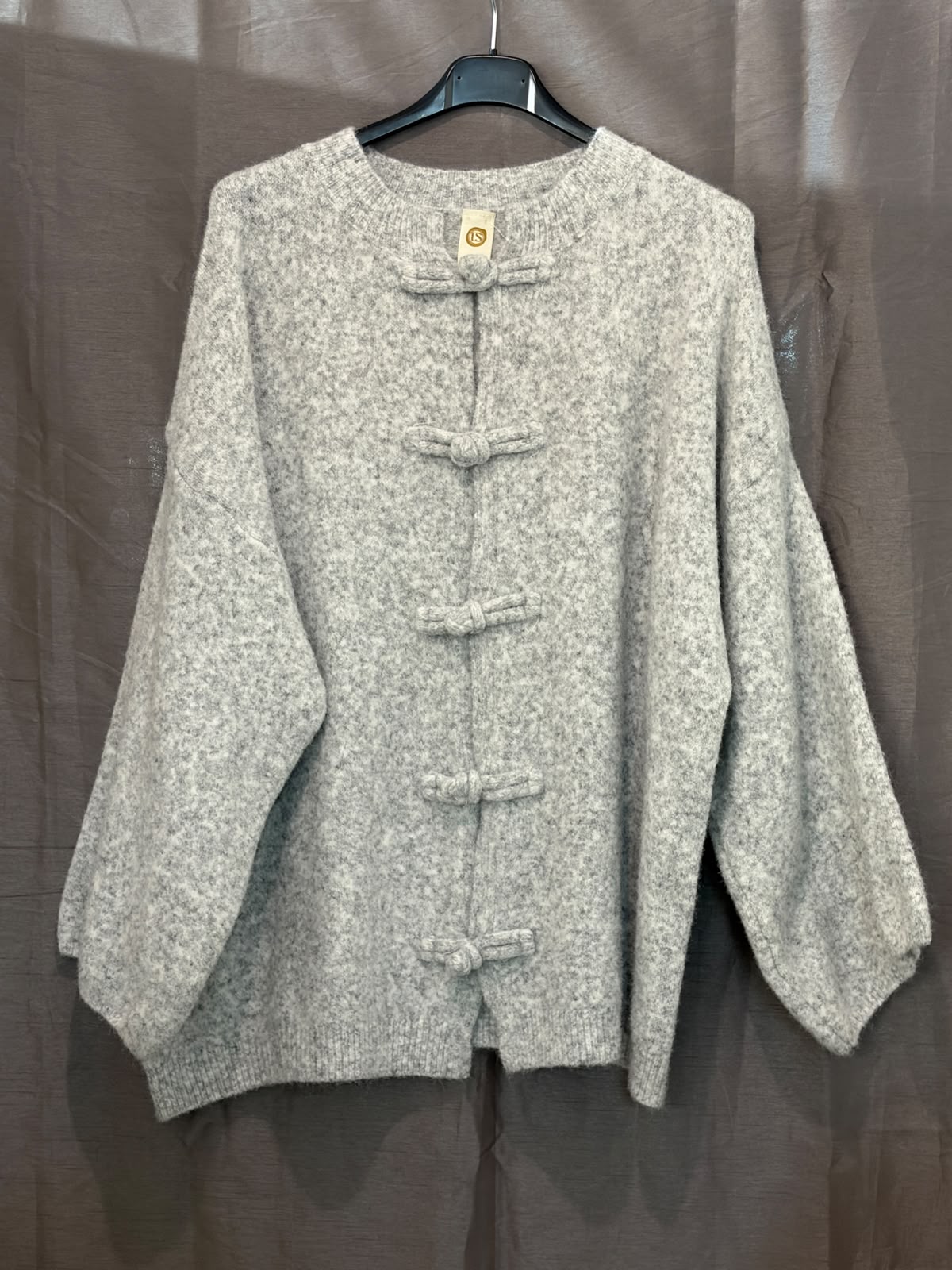 Pull style asiatique vintage et boutons traditionnels