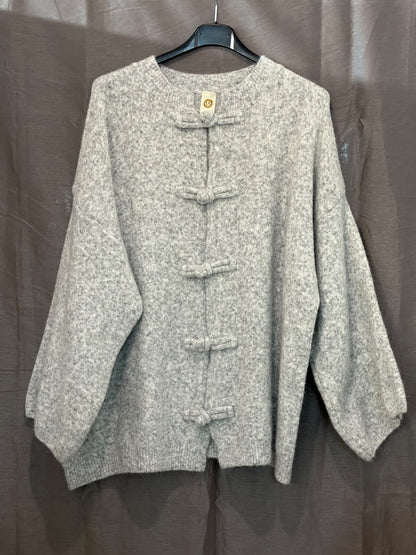 Pull style asiatique vintage et boutons traditionnels