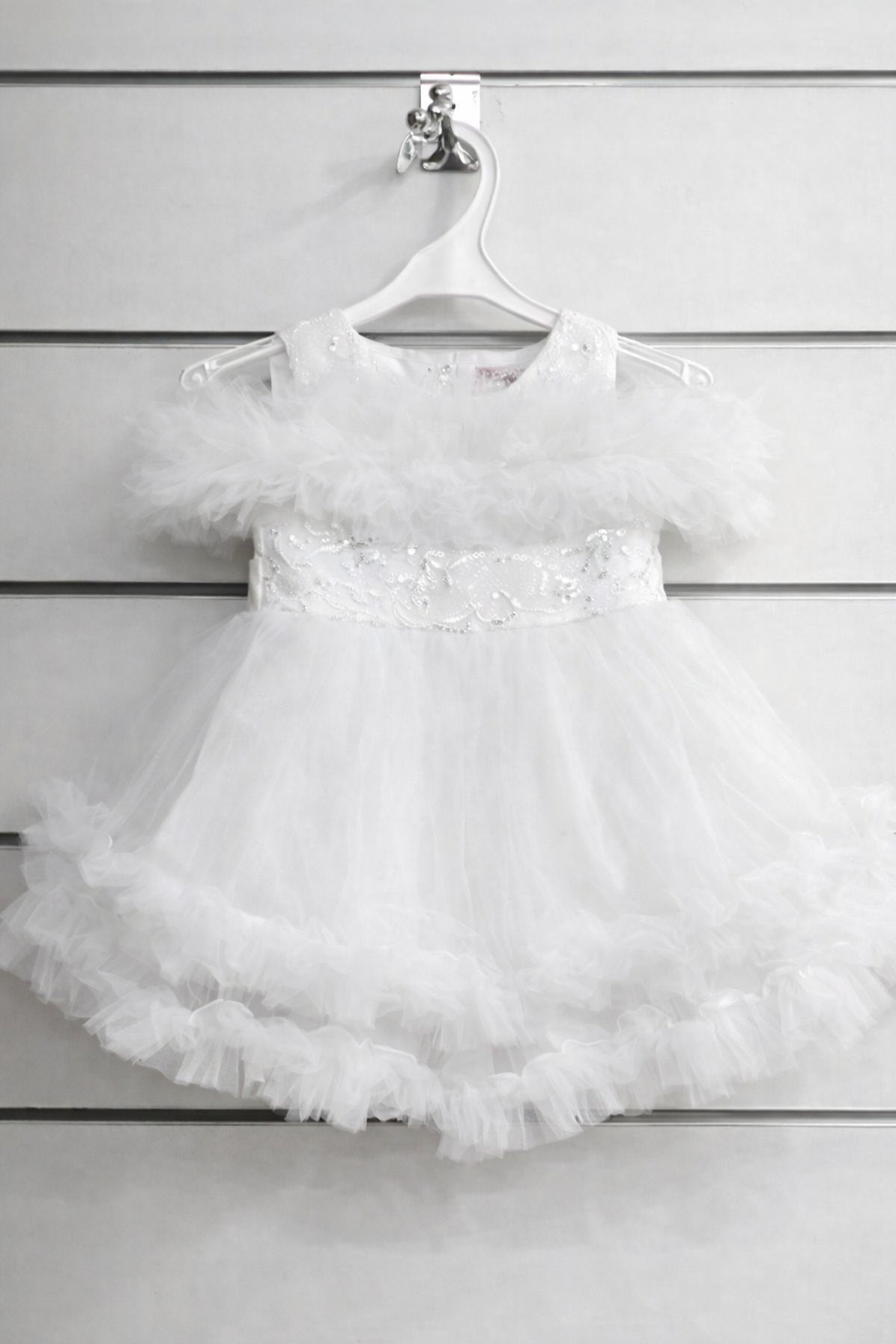 Robe tulle volanté et corsage brodé