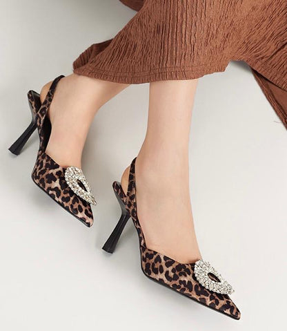 Escarpins à talons aiguilles avec boucle bijou scintillante