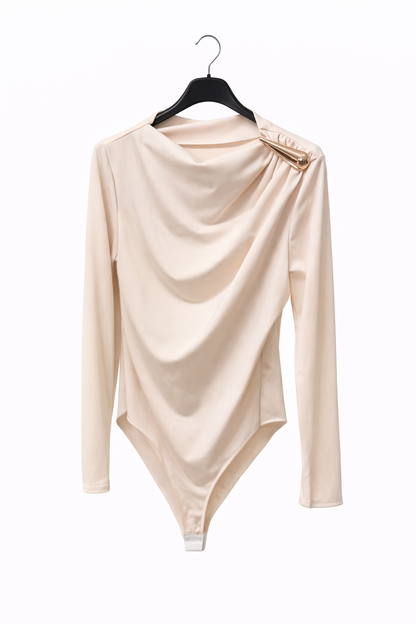 Body drapé avec ornement doré