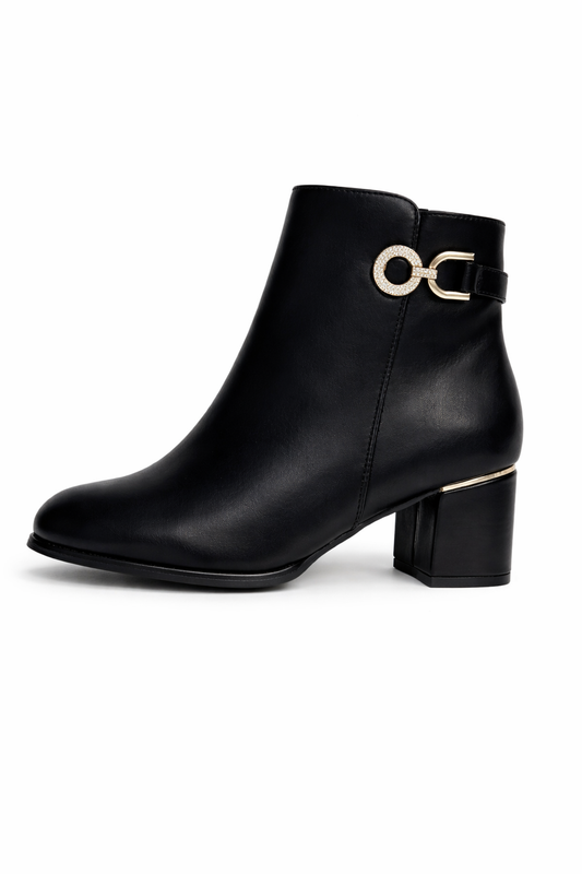 Bottines noires à talon carré avec boucle décorative dorée et finition lisse