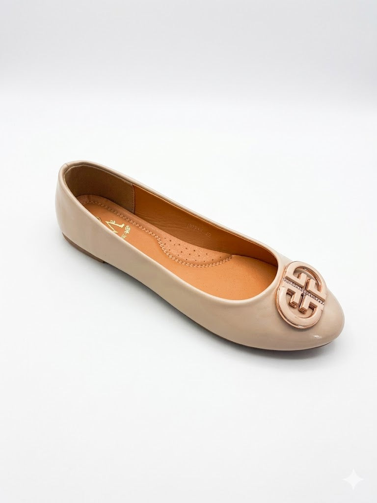 Ballerine beige avec médaillon rond doré rose