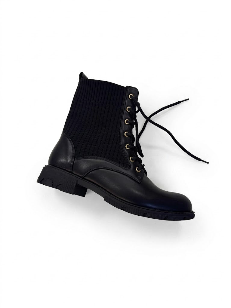 Bottines Noir & Tige Tricot Côtelé – Lacets Œillets Dorés & Semelle Crantée