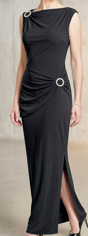 Robe longue satin drapé col bateau sans manches & broche argenté