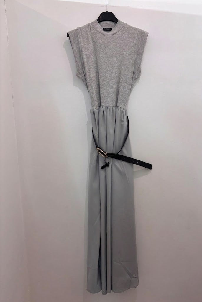Robe longue sans manches col rond taille froncée & ceinture fine dorée
