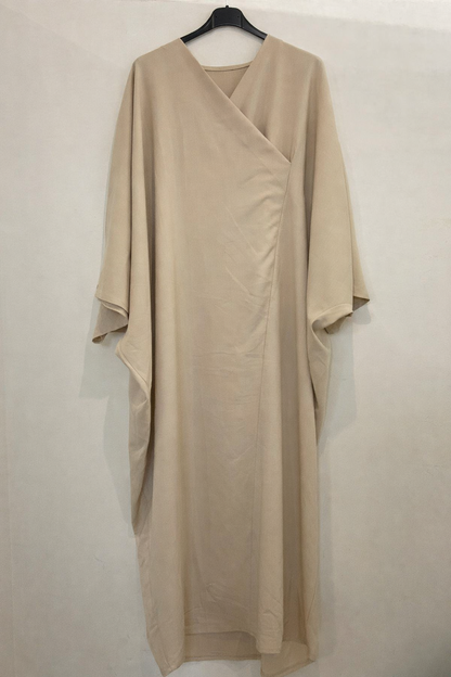 Robe longue drapée à manches larges