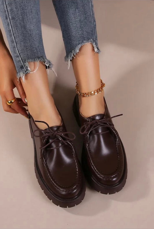 Mocassins en cuir à semelle crantée et lacets élégants