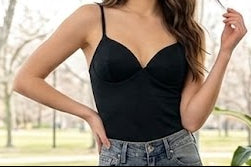 Top bustier à fines bretelles et décolleté cœur coupe ajustée galbante