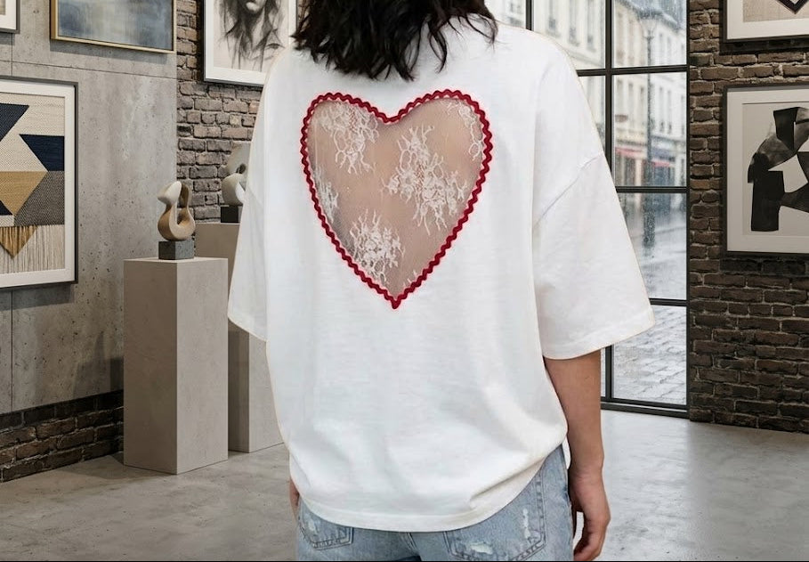 T-shirt oversize uni au devant dos en cœur en dentelle bordé de passementerie rouge