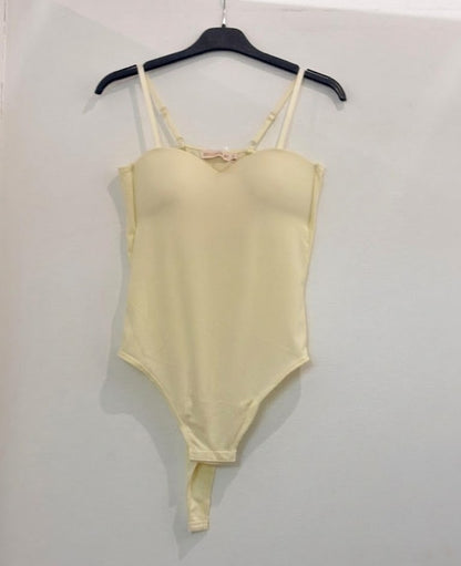 Body à fines bretelles réglables et décolleté cœur coupe ajustée