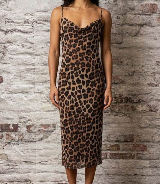 Robe satin imprimé léopard bretelles fines & coupe moulante