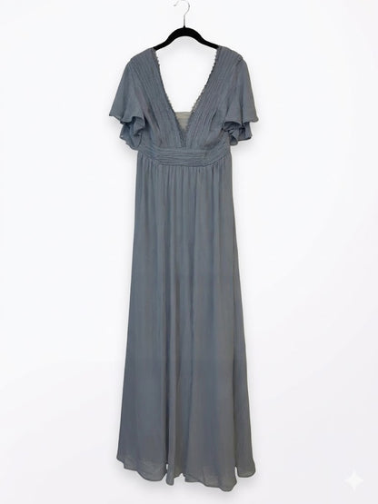 Robe longue manches papillon et détail dentelle sur le décolleté V