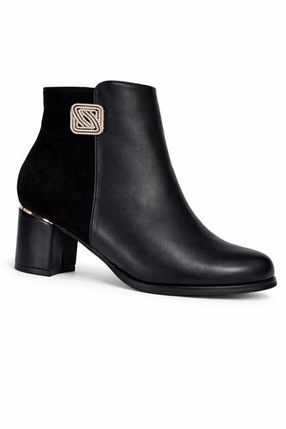 Bottines bi-matière à talon carré avec empiècement suédine et boucle décorative dorée