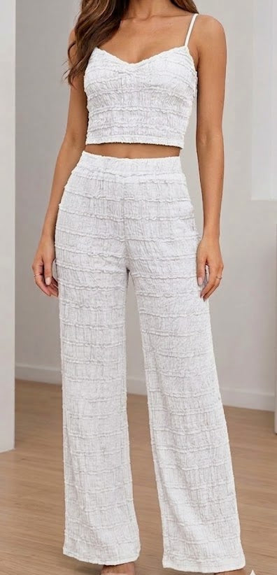 Ensemble deux pièces texturé crop top à bretelles et pantalon en tissu texturé
