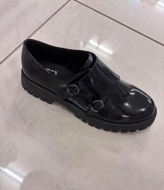 Mocassin noir verni à double boucle, semelle crantée