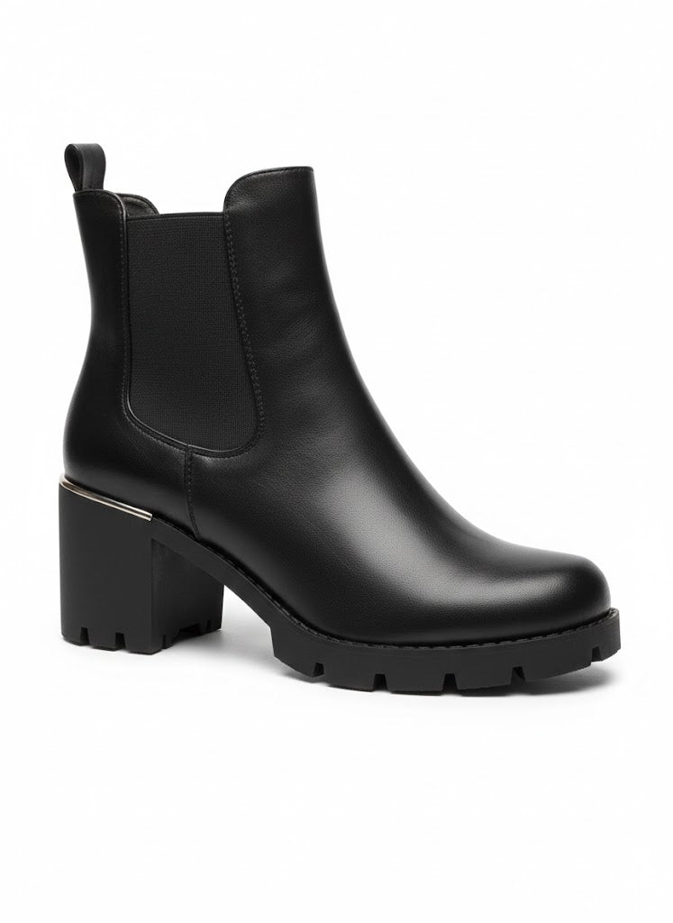 Bottines noires à talon cranté