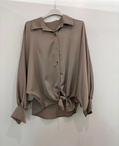 Chemise fluide nouée à l’avant