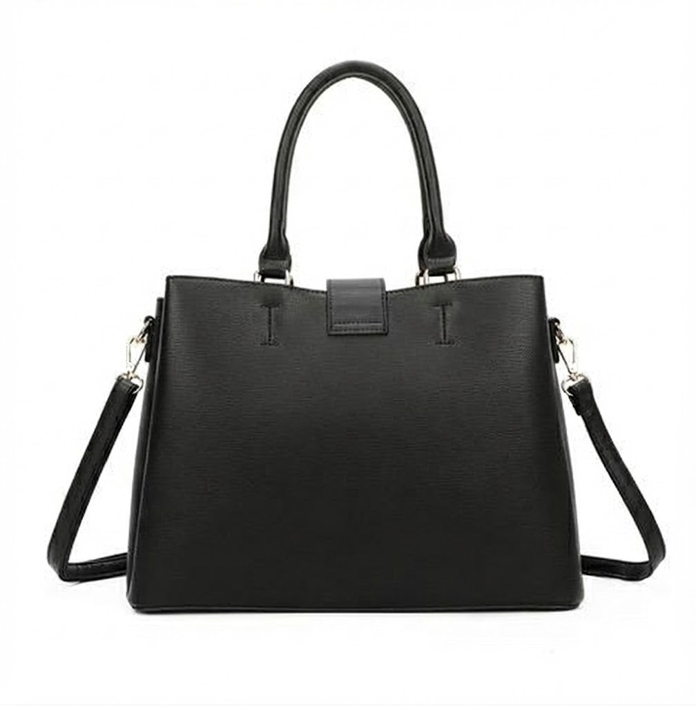 Sac noir classique à structure droite porté main ou bandoulière