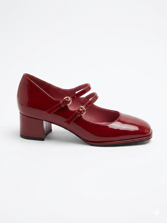 Escarpins rouges vernis style Mary Jane à doubles brides et talon carré