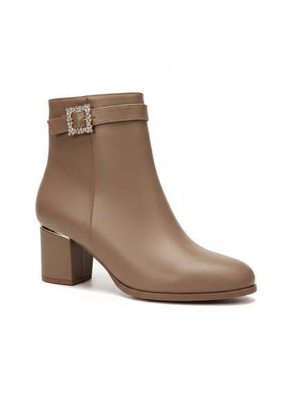 Bottines noire à talon carré boucle strass élégante