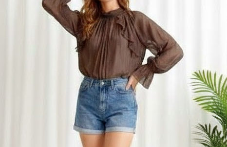 Blouse fluide transparente à col froncé et nœud au dos