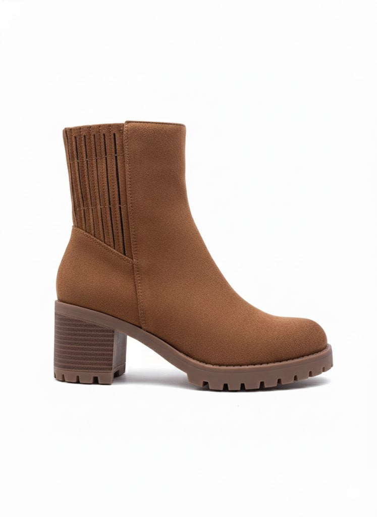 Bottines camel à talon cranté