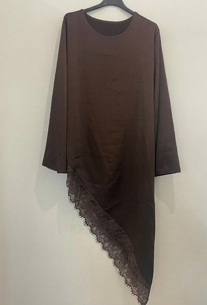 Tunique asymétrique avec finition dentelle