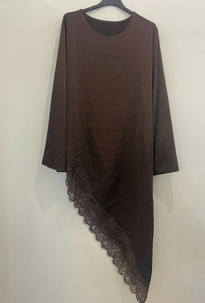Tunique asymétrique avec finition dentelle