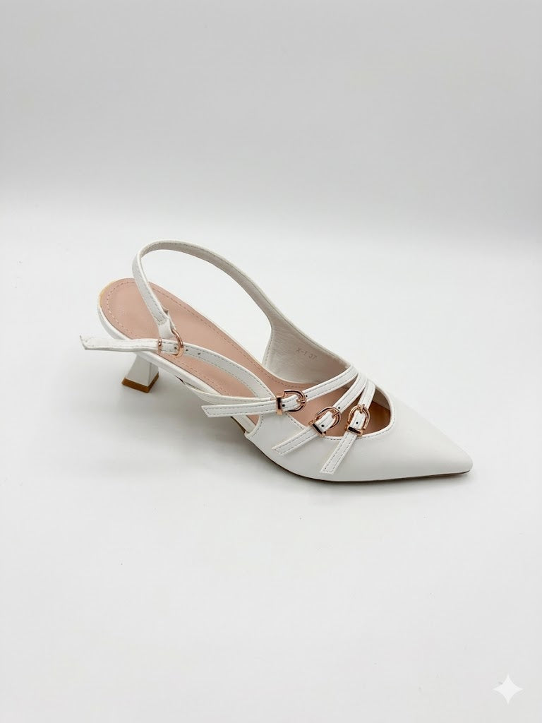 Escarpins slingback à bout pointu ornés de fines brides à boucles et talon