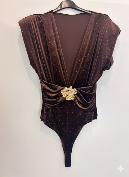 Body velours décolleté plongeant strass & fleur dorée