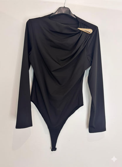 Body drapé avec ornement doré