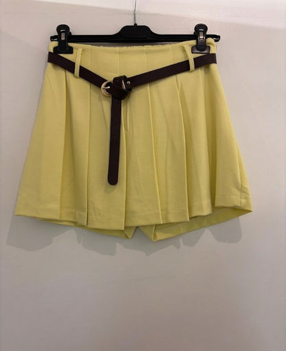 Short-jupe plissée avec ceinture