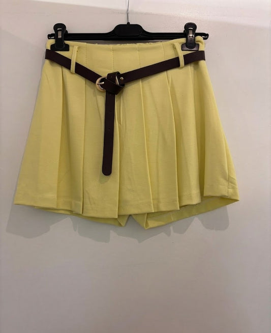 Short-jupe plissée avec ceinture