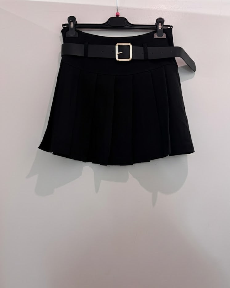 Jupe avec short intégré courte plissée avec ceinture