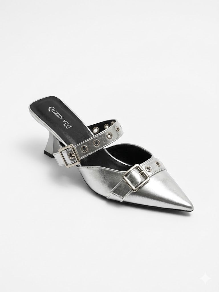 Escarpins à talons carré et brides à œillets