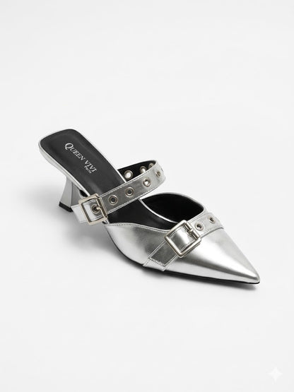 Escarpins à talons carré et brides à œillets