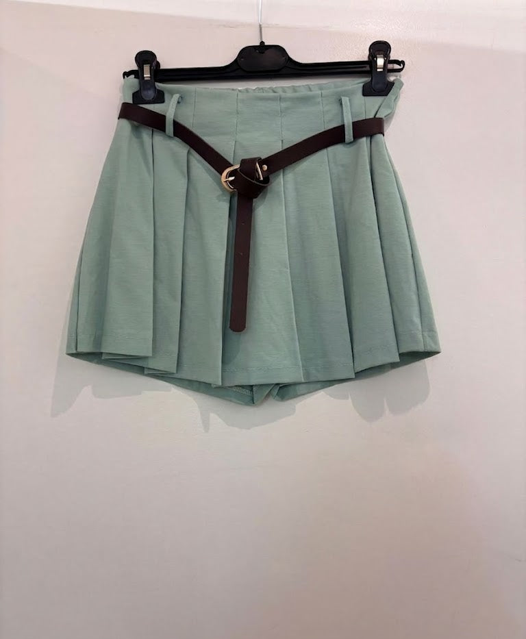 Short-jupe plissée avec ceinture